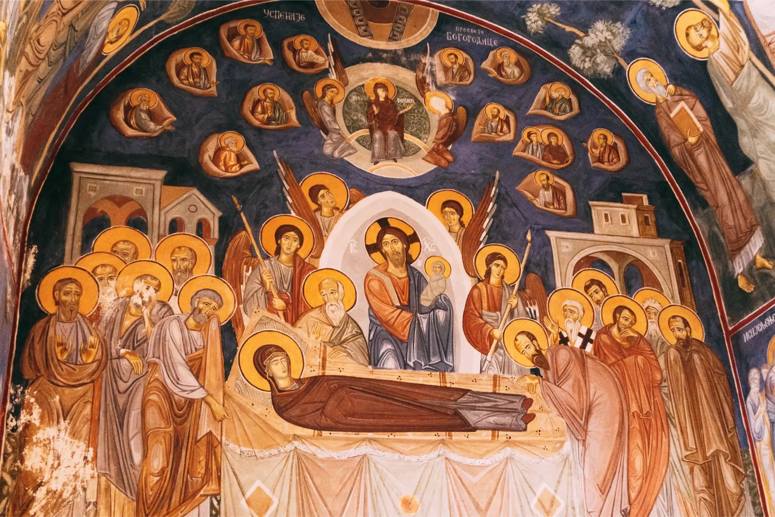 icoana adormirea maicii domnului cu lumanari in biserica ortodoxa postul adormirii maicii domnului